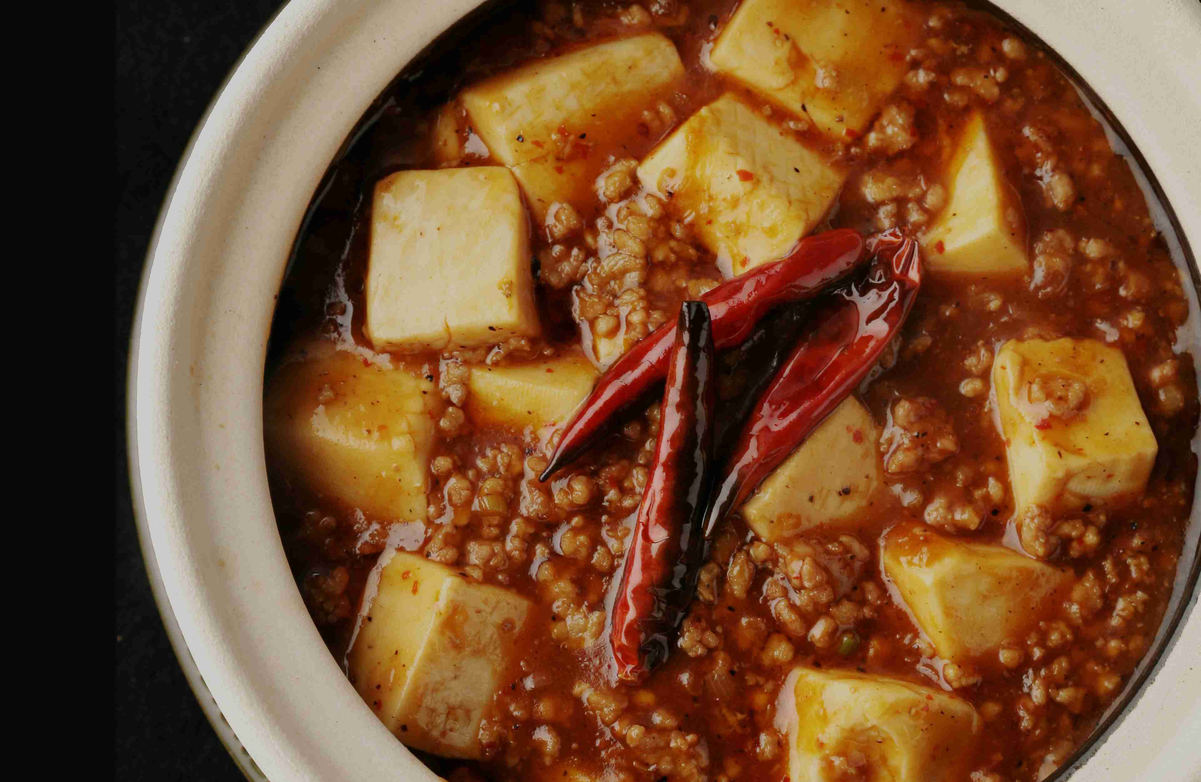 唐辛子の乗った麻婆豆腐